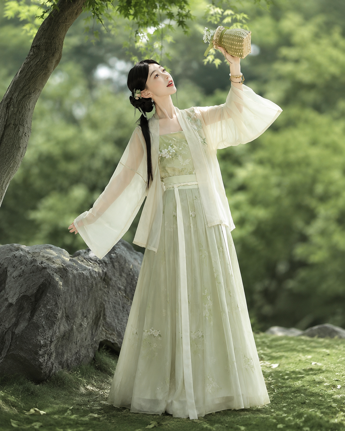 【Qingyou Zhiying】Women’s Song Style Embroidered Hanfu Set with Cardigan and Camisole