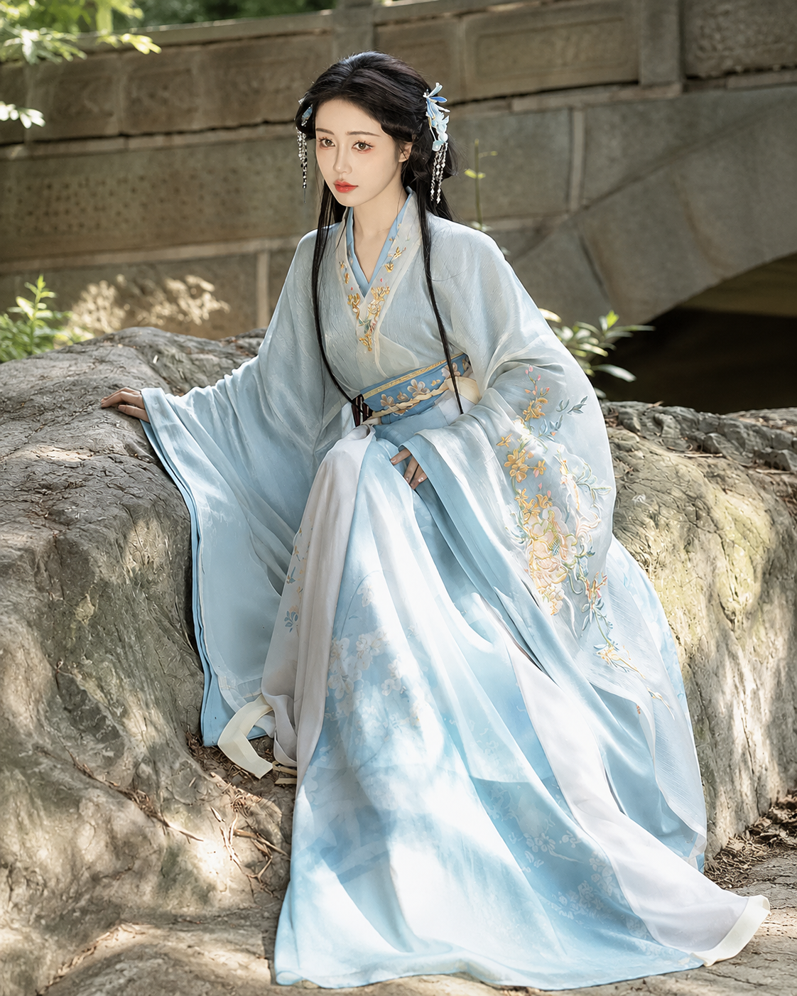 【Chunfeng Shili】Women’s Wei-Jin Style Embroidered Hanfu Set with Wide-Sleeve Top