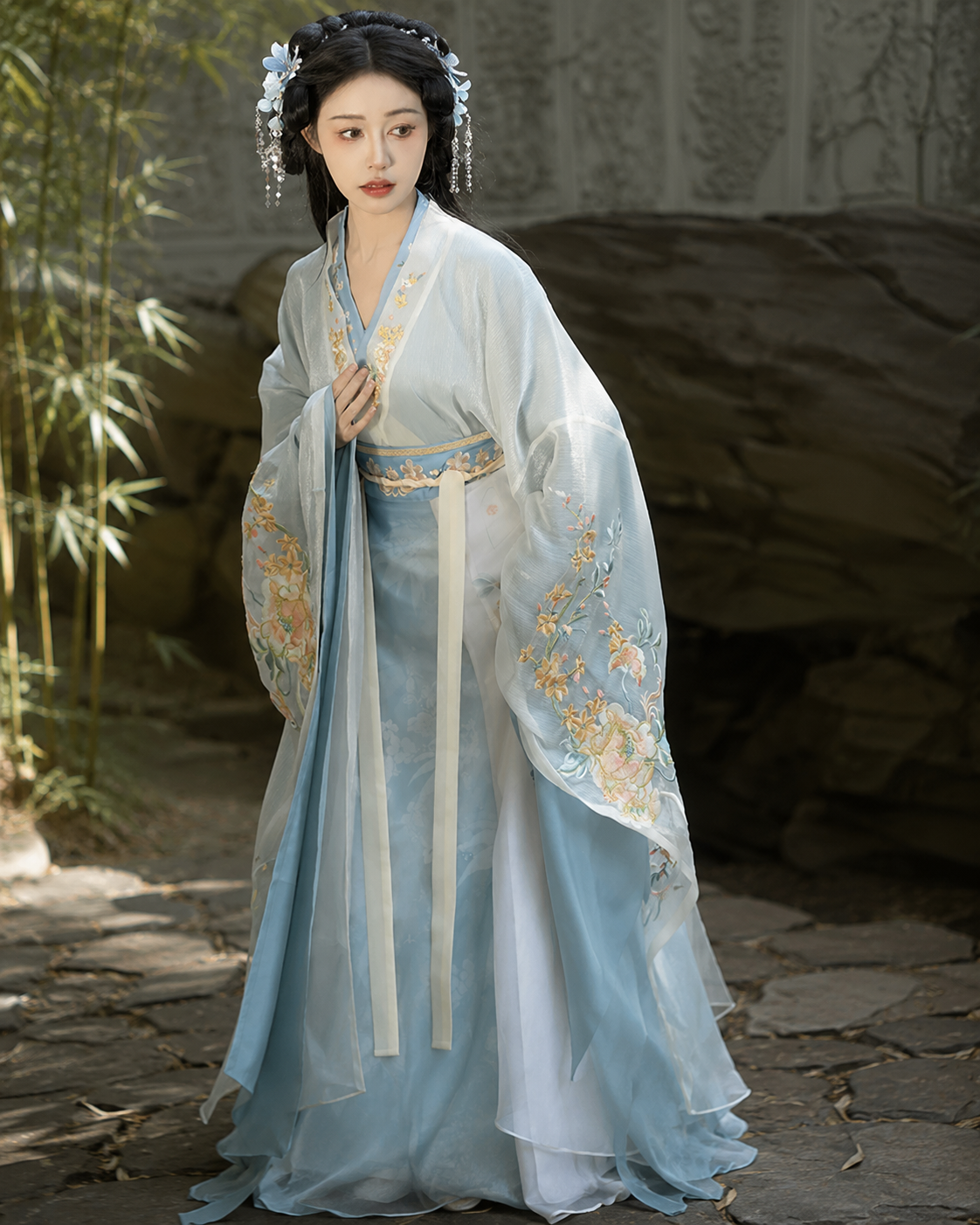【Chunfeng Shili】Women’s Wei-Jin Style Embroidered Hanfu Set with Wide-Sleeve Top
